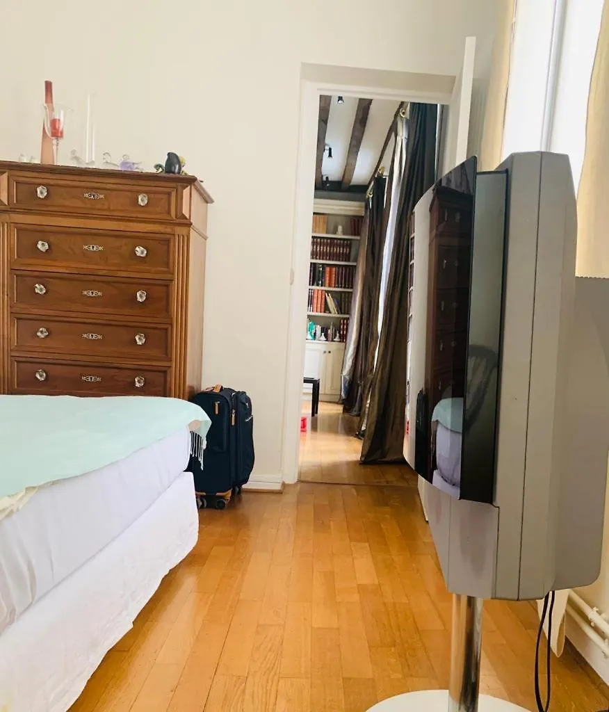 Lux Apartment Marais Temple Paris France